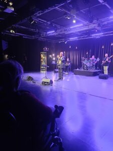 Pasi Kaunisto laulaa