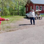 Mölkkyä kevätkekkereissä