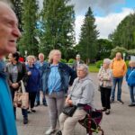 Opastuskierrosta odotellaan