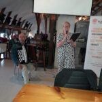 Laulua ja säestys haitarilla