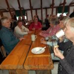 Laukaalaisia juhlassa