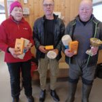 Kaksi miestä ja nainen sekä palkinnot